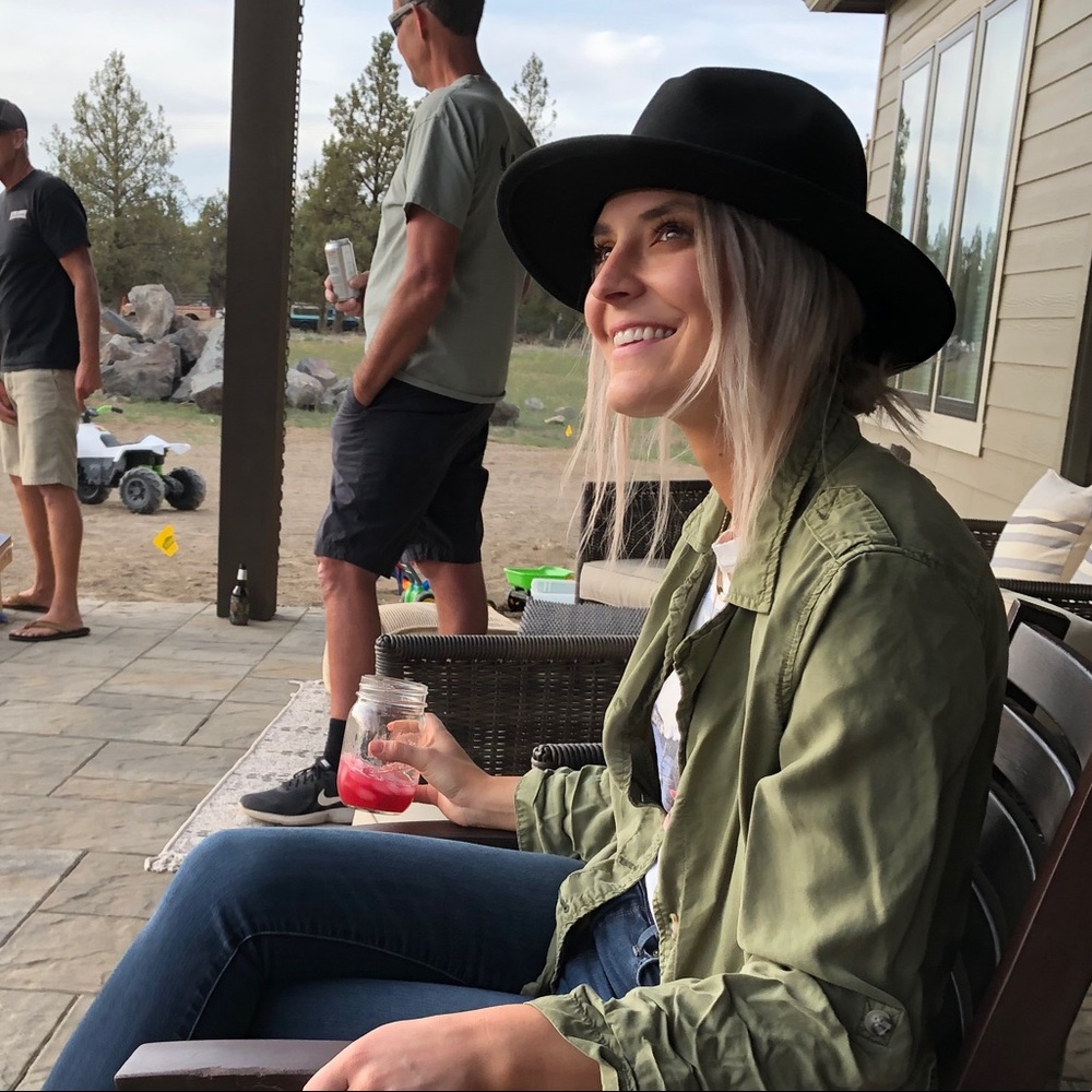 Meet your Posher, Elly